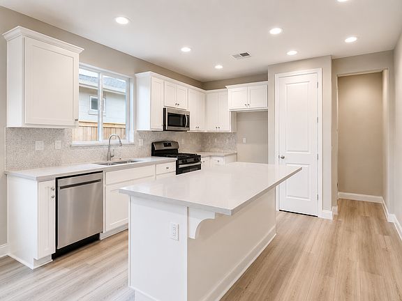 3rd image of 436 Antelope Creek Ave
