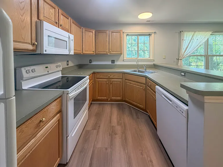 2820 Barclay Way — Photo 5