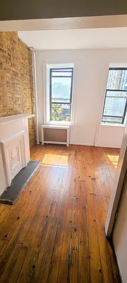 Rented by United Realty Equities | media 9