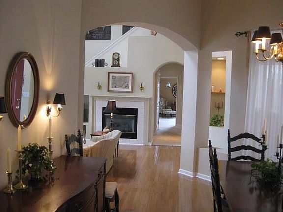 2nd image of 1110 Oxford Ct