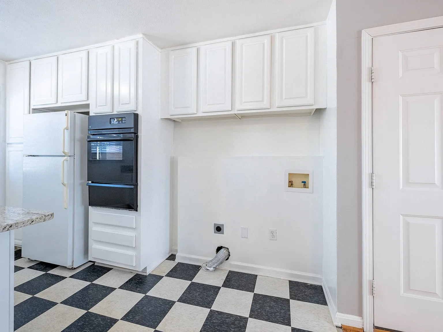 Peachtree Hills Court | Where Atlanta's Energy Meets Timeless Charm — Photo 2