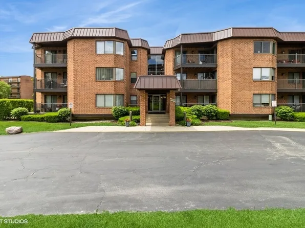 6425 Clarendon Hills Rd APT 311, Willowbrook, IL 60527