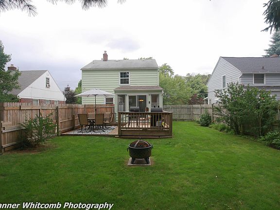 2nd image of 912 Eleanor St NE