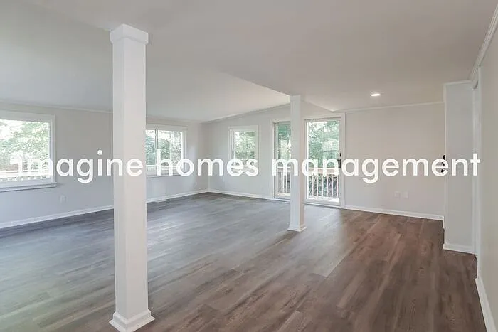 4 bed, 1.0 bath, 1376 sqft, $2,275 — Photo 4