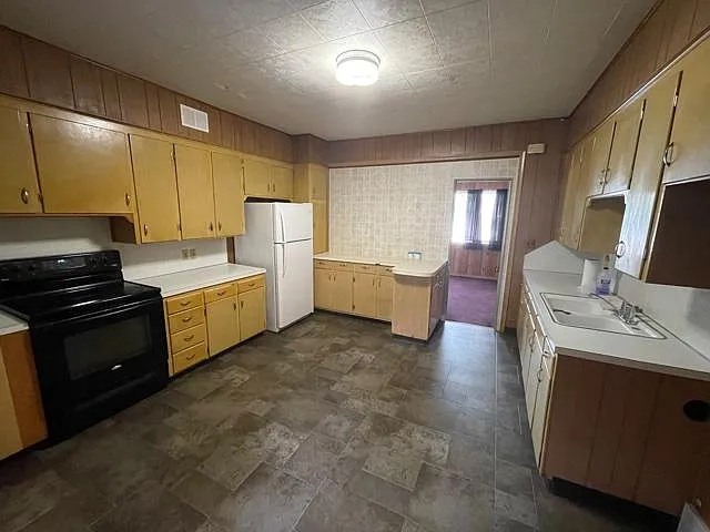 5 bed, 1100 sqft, $1,525 — Photo 3