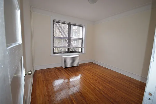 Rented by Universal Realty Group | media 2