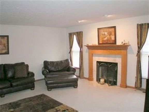 5th image of 782 Victoria Cir