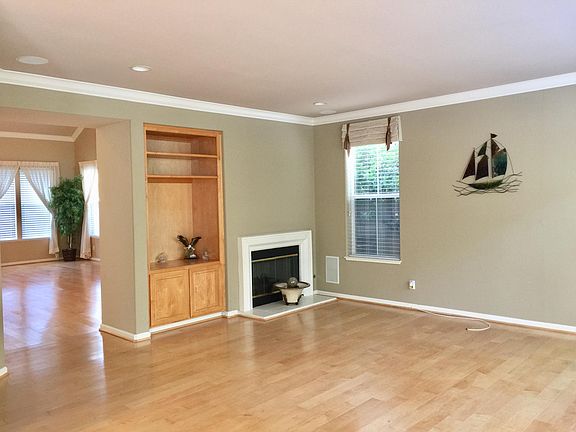 4th image of 2109 Gossamer Ave
