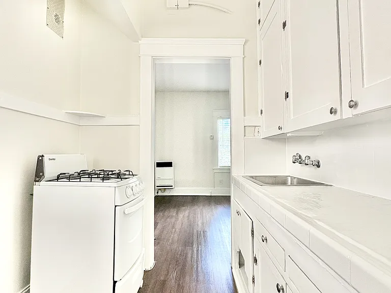 223 Lime Ave #11 — Photo 4