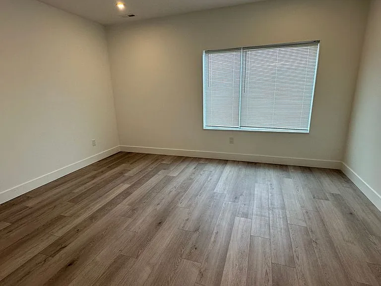 2631 W Oxford St #2 — Photo 16