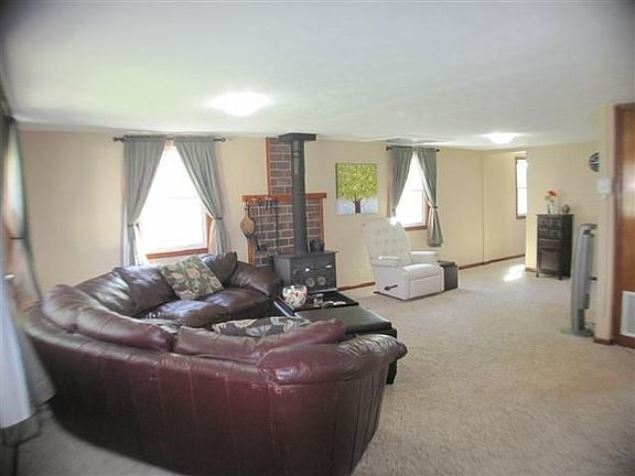 3rd image of 3095 Keats Ave