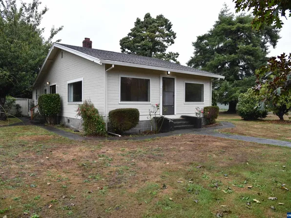 4302 3rd St, Tillamook, OR 97141