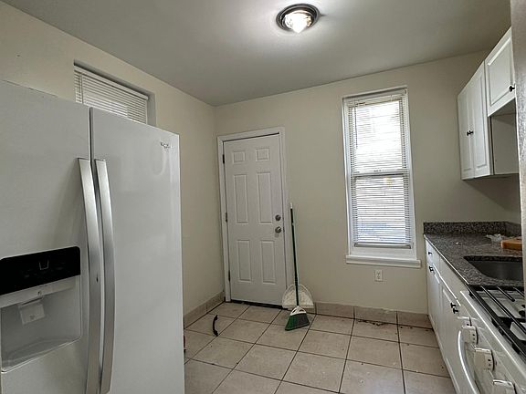 3rd image of 2422 S Mildred St