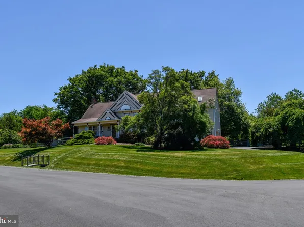 11061 Tottenham Ln, Reston, VA 20194