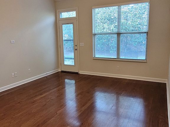 5th image of 218 Windsor Chase Ct