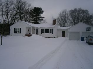 5215 Davis Rd, Norton Shores, MI 49441