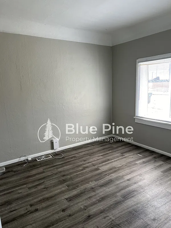 2 bed, 1.0 bath, 900 sqft, $1,075 — Photo 4