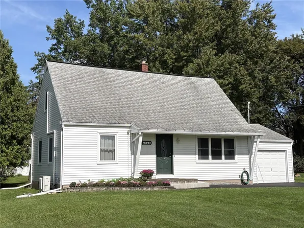 2126 Westside Dr, Rochester, NY 14624