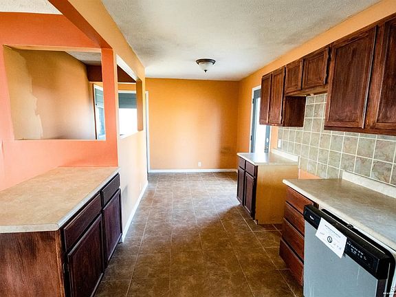 4th image of 1015 E Ellsworth Ave