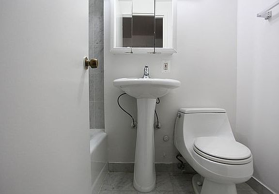 3rd image of 240 E 35th St APT 1L