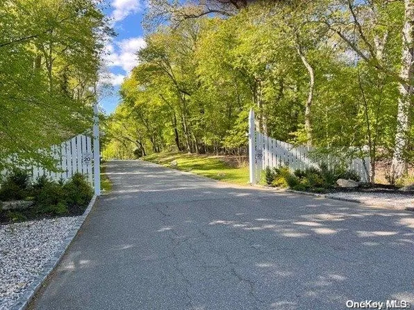 9 Wilderness Road, Nissequogue, NY 11780