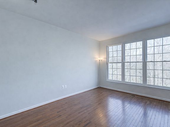 5th image of 15676 Mendoza Ln