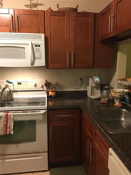 3 bed, 1144 sqft, $2,500 — Photo 3