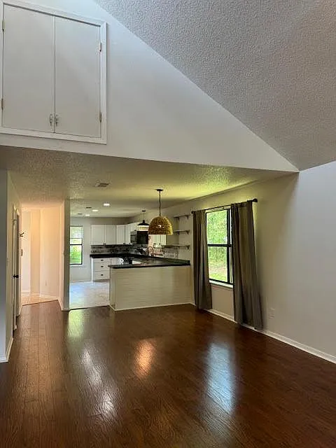 2 bed, 1325 sqft, $1,700 — Photo 3