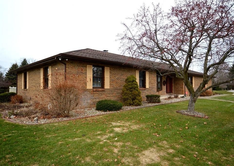 1st image of 18960 Diamond Pointe Ct