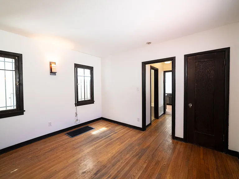 836 Silverlake Blvd — Photo 16