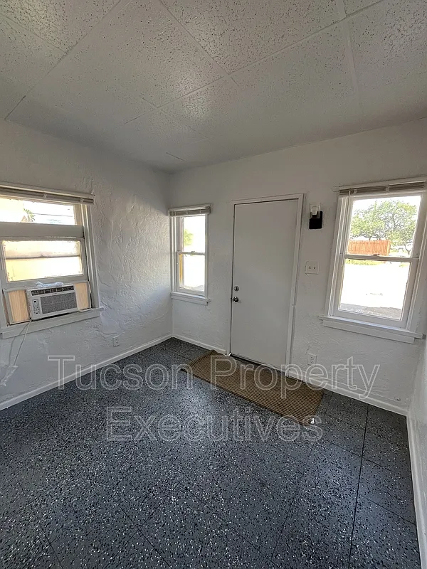 2 bed, 1.0 bath, 800 sqft, $900 — Photo 3