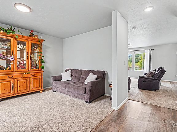 3rd image of 4406 S Yankees Way