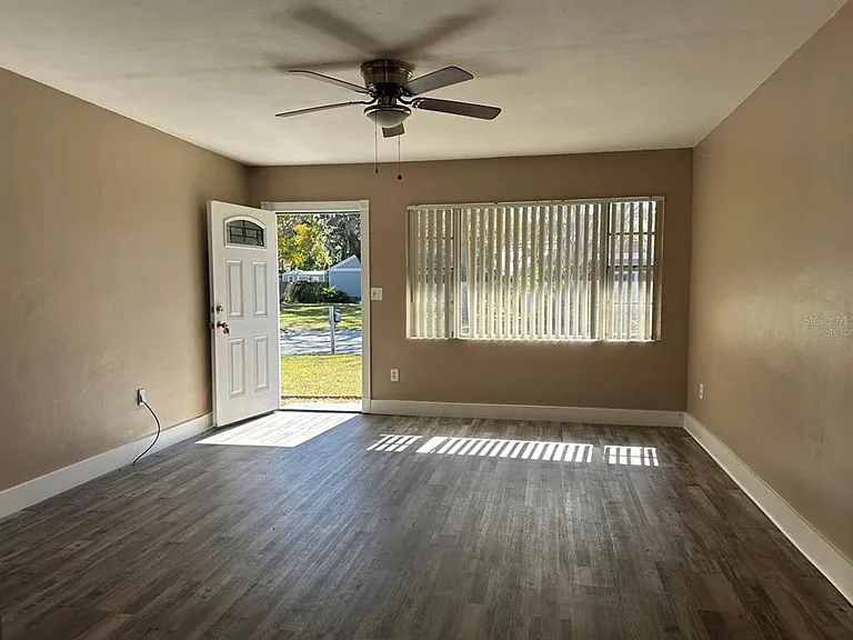 607 Johns Ave — Photo 2