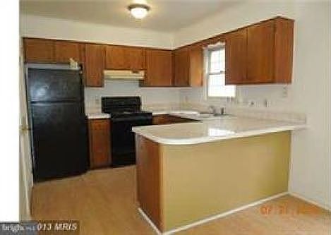 4th image of 13 Standish Ct