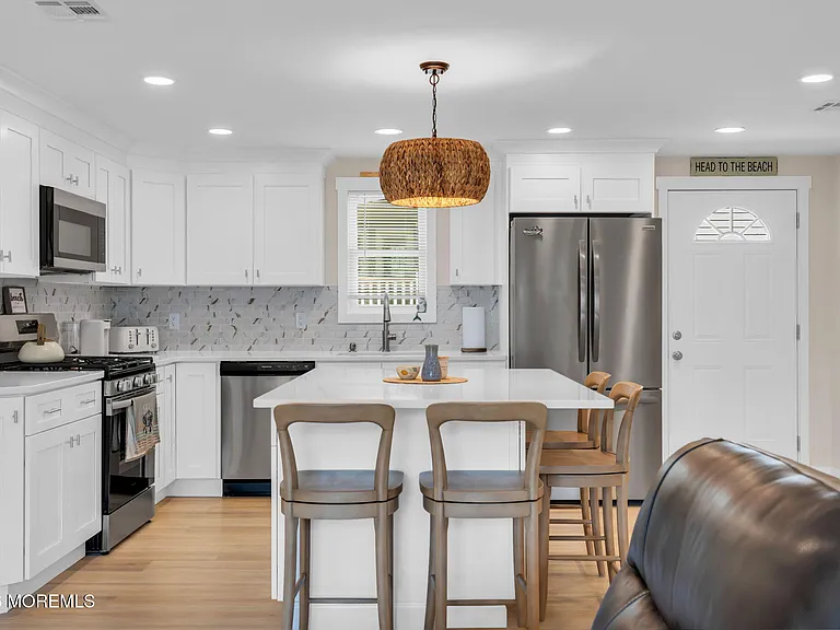 501 Forman Ave — Photo 13