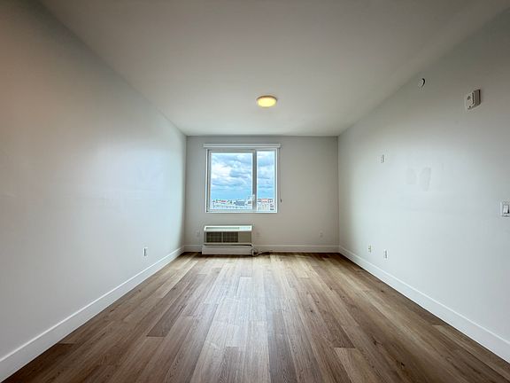 4th image of 36 Madison St #508