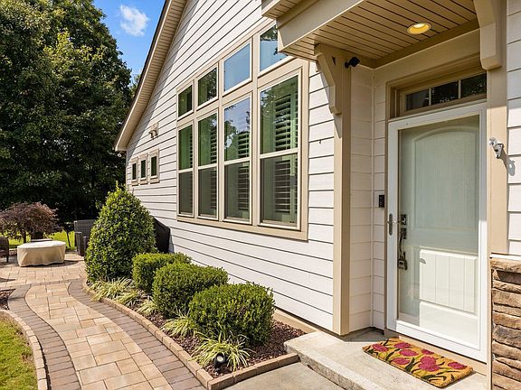2nd image of 260 Ellsworth Manor Dr
