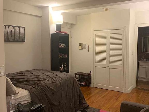4th image of 330 E 43rd St #313