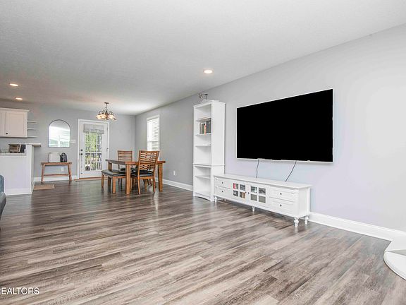 5th image of 320 Signet Ln