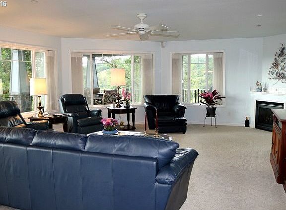 5th image of 1798 NE Kennedy Loop Dr