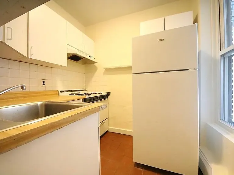 840 2nd Ave #2 — Photo 6