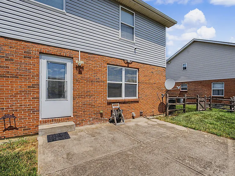 7973 Seabury Ct — Photo 48