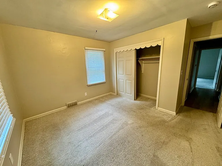 1006 N 49th Ave — Photo 18