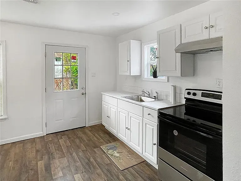 301 Davis Rd — Photo 8