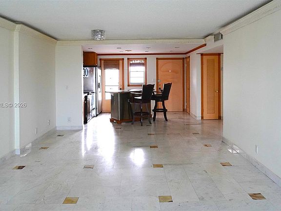 5th image of 301 NE 14th Ave APT 703
