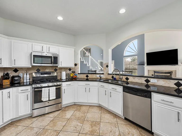16315 Scotch Hollow Ln — Photo 14