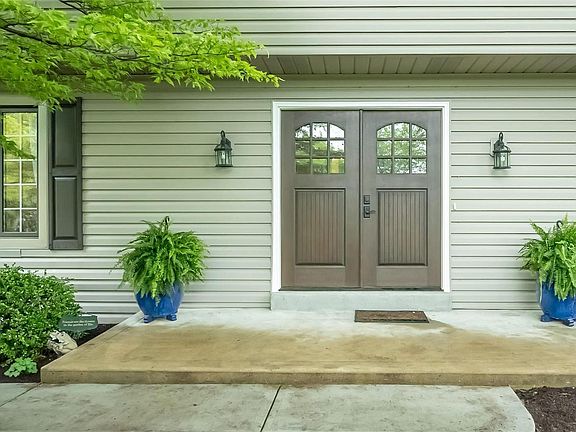 3rd image of 224 Clayton Oaks Dr