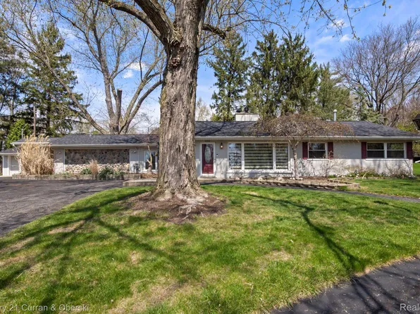 34038 Brittany Dr, Farmington Hills, MI 48335