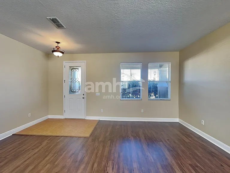 593 First Cape Coral Dr — Photo 5