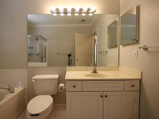7000 Falls Reach Dr #102 — Photo 32